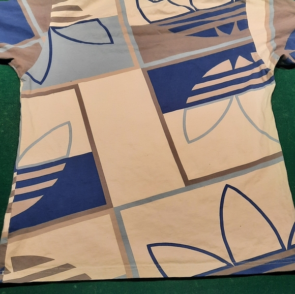 Adidas short sleeved shirt - Picture 3 of 3